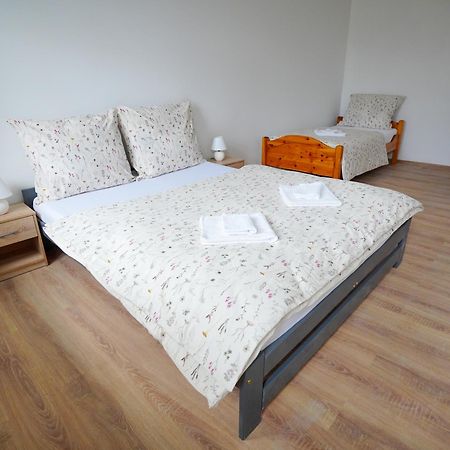 Apartment U Cerneho Orla カルロヴィ・ヴァリ エクステリア 写真