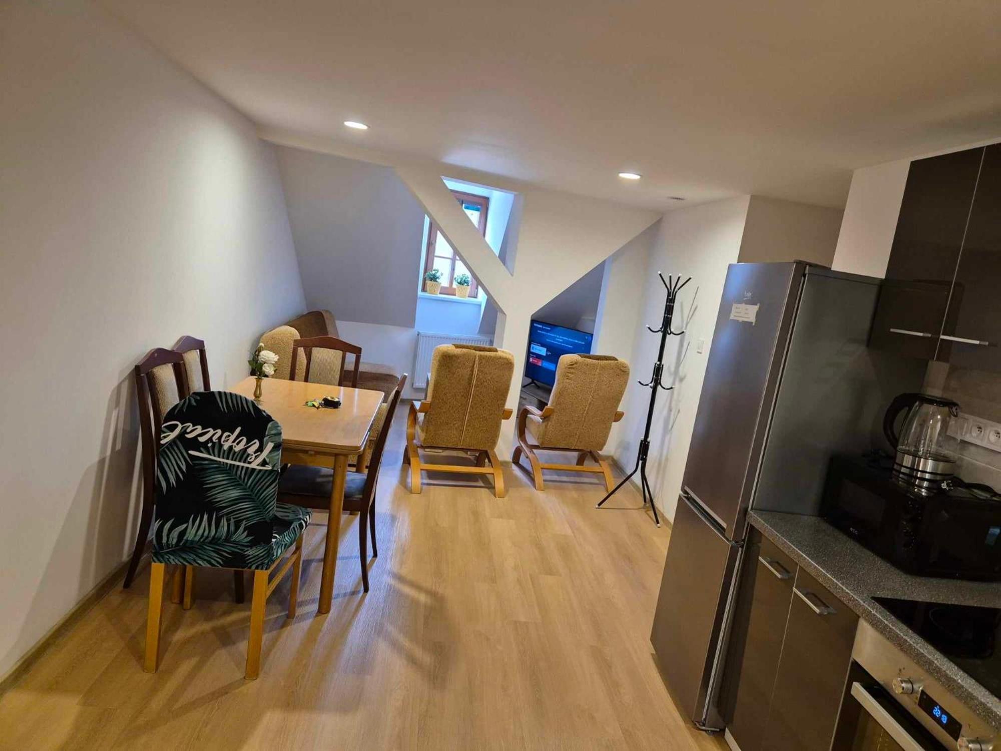 Apartment U Cerneho Orla カルロヴィ・ヴァリ エクステリア 写真